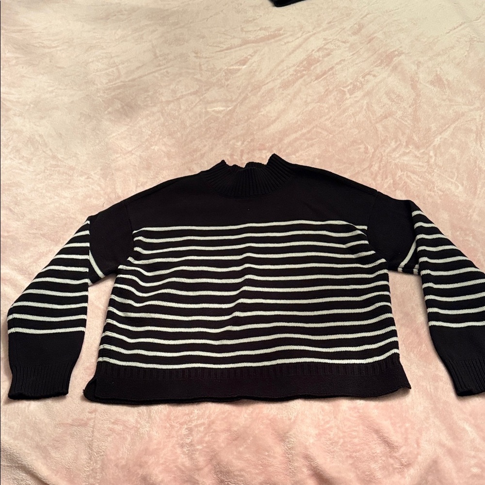 Nautica Women's Black and White Striped Sweater